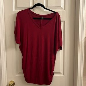 Short sleeve red maroon shirt with gathering on the sides. XL